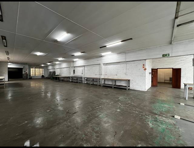 808M² WAREHOUSE TO LET IN STAMFORD HILL